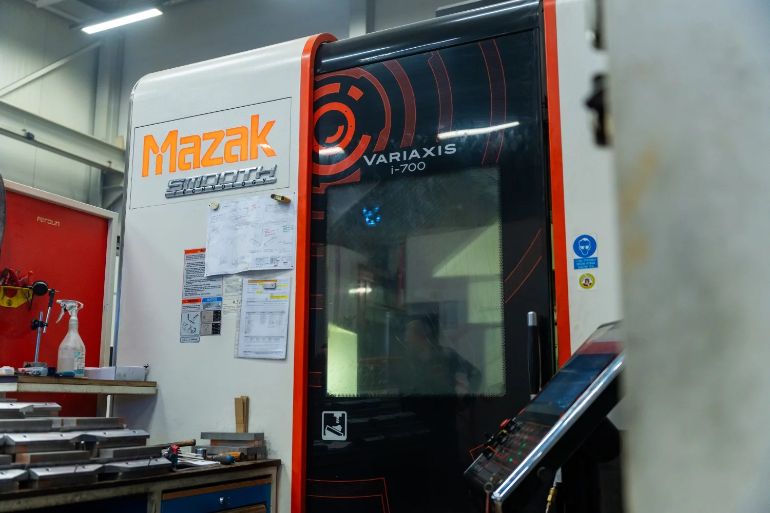 Mazak Variaxis i-700 - 5-Achs-Bearbeitungszentrum für komplexe Bearbeitung